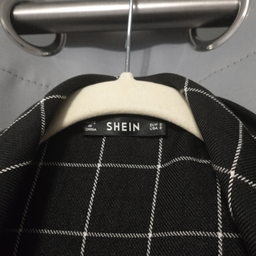 Blazer - Picture 4 of 5